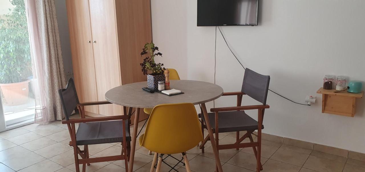 Γ3 - The Weekend Getaway One Apartment Aigio Exterior photo